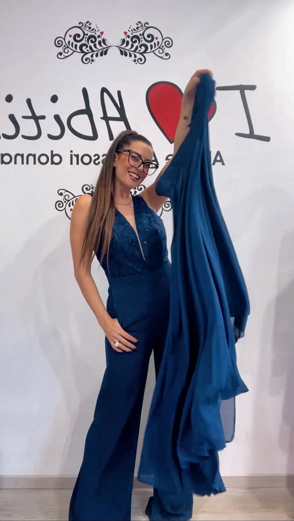 Tuta bezz blu con gonna rimovibile video