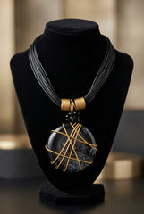 Collana pietra nera circolare
