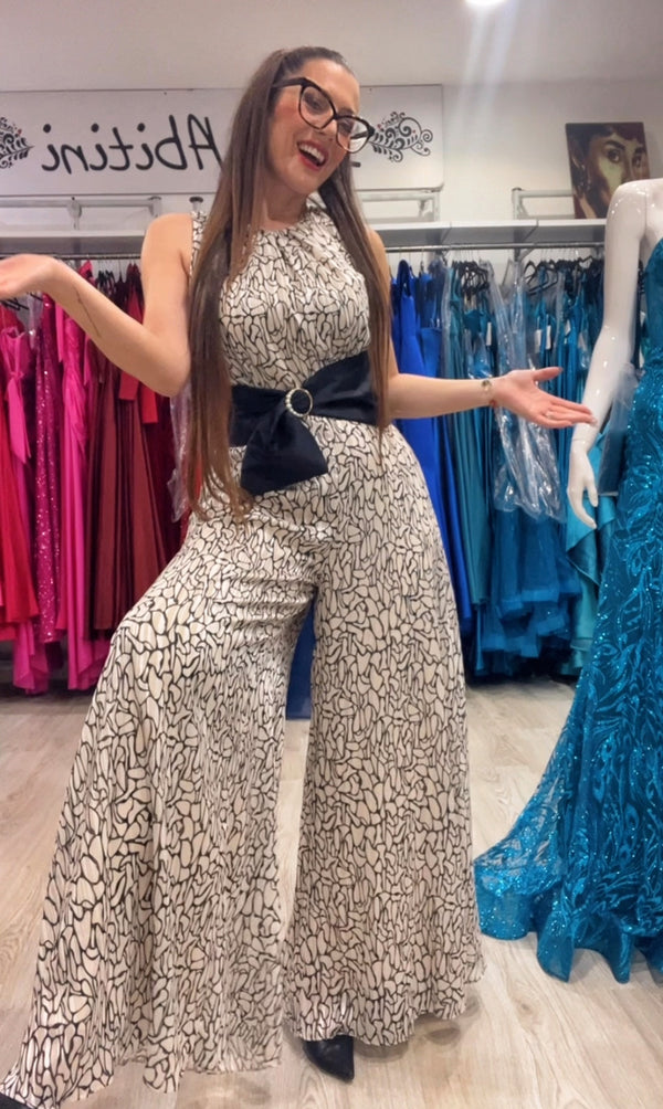 Tuta bezz bianca e nera video