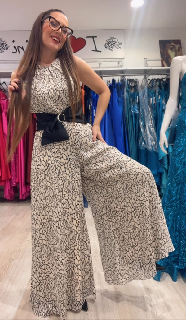 Tuta bezz bianca e nera video